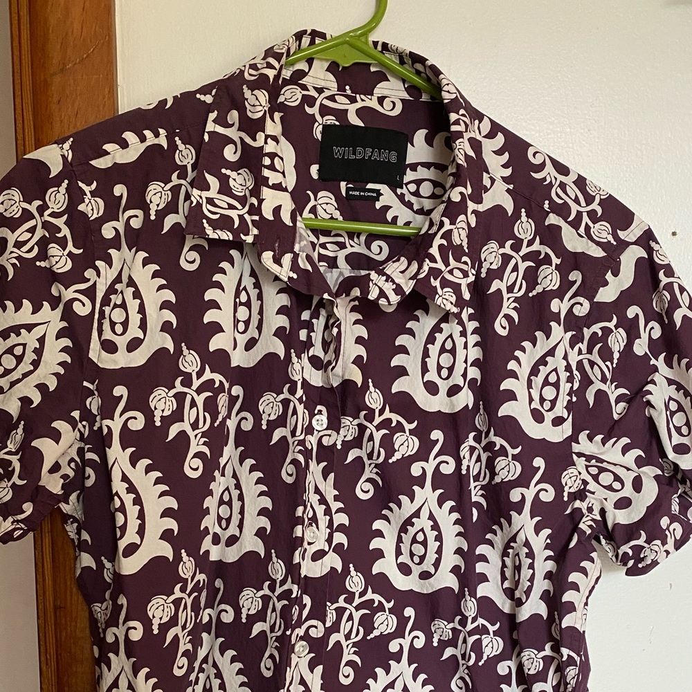 Wildfang short sleeve paisley button up, size L